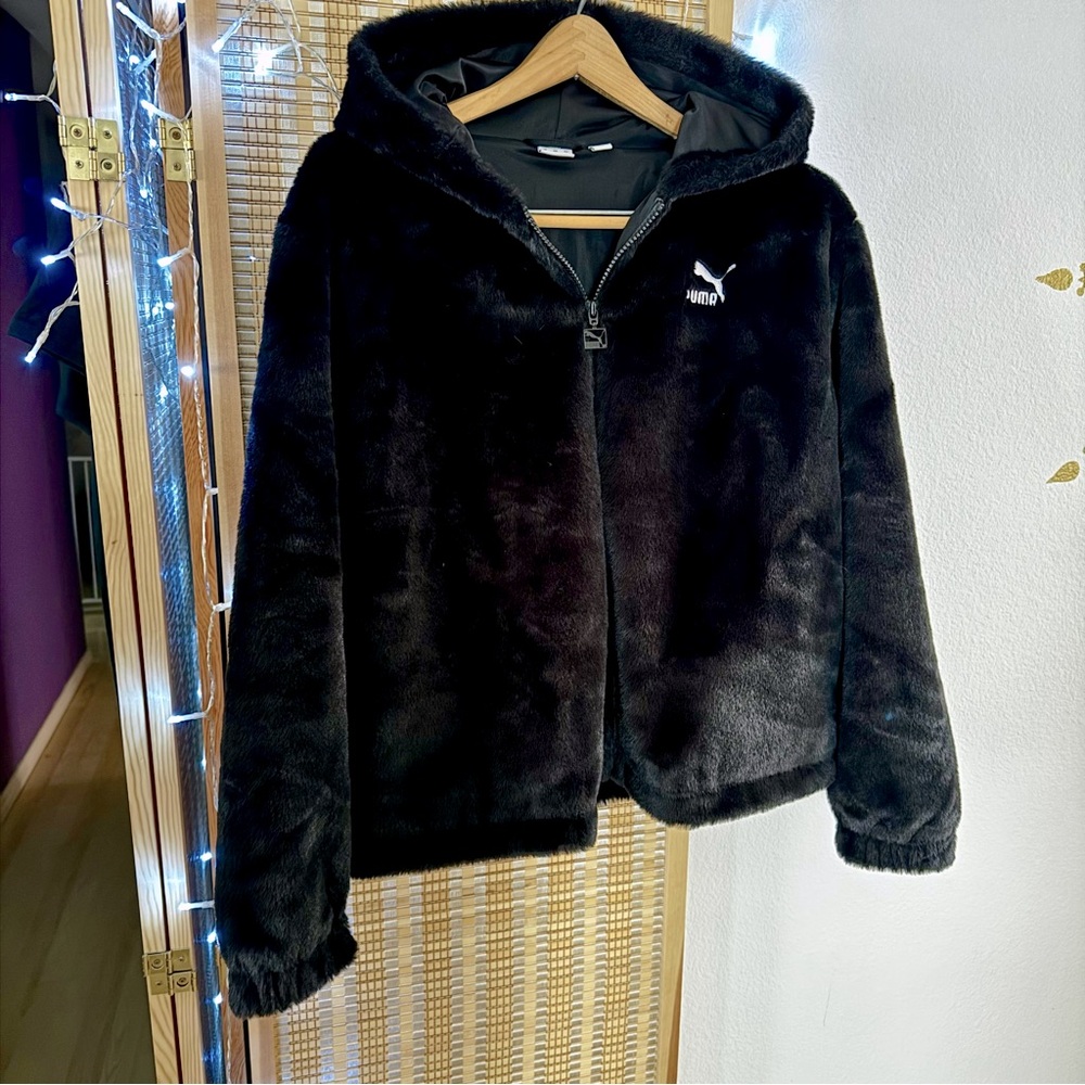 PUMA faux fur black hooded zipper jacket. Size M